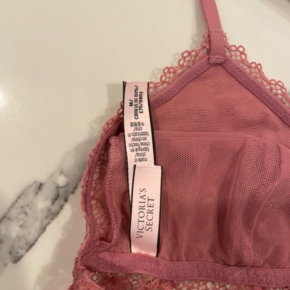 Set of 2 Victoria Secret bralettes - Picture 3 of 3
